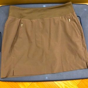 EUC Athleta athletic skort size 6 taupe 4 pockets. Nice drape
